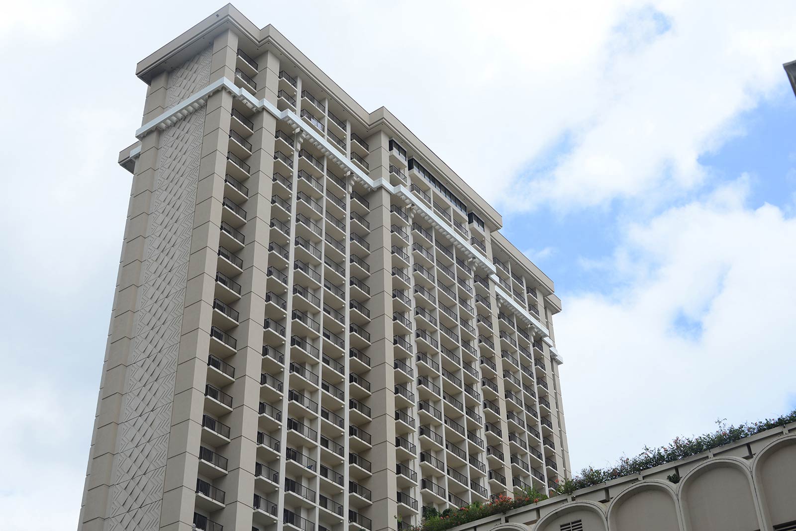Hilton Grand Vacations Suites at Hilton Hawaiian Village – Kalia Tower timeshare resales